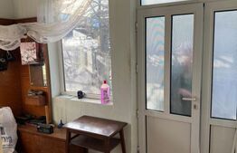 Casa de vanzare, cu 3 camere, doua bucatarii+teren in Simeria