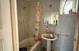 Casa de vanzare, cu 3 camere, doua bucatarii+teren in Simeria