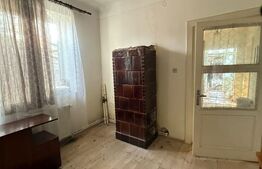Casa de vanzare, cu 3 camere, doua bucatarii+teren in Simeria