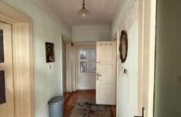 Casa de vanzare, cu 3 camere, doua bucatarii+teren in Simeria