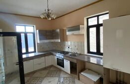 Casă mare, în Centrul Vechi din Deva - 10 camere, ideal locuință + investiție