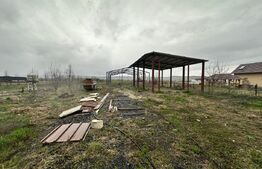 Teren INTRAVILAN generos + 2 hale metalice 