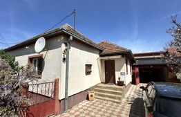 Casă spațioasă, complet mobilată, cu piscină si panouri fotovoltaice in Uroi 