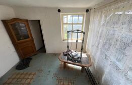 Casa de vanzare pe un teren 2500 mp, strada inchisa, utilitati, atelier + garaje