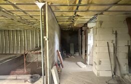 Casa la gri 159 mp, teren 16.418 mp, zona Dumbrăvița-Hunedoara 