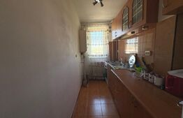 Apartament de vanzare, 3 camere, 52 mp, renovat - Hunedoara