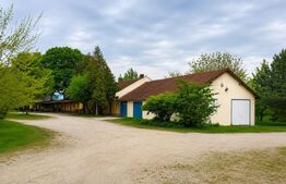 Casă cu 3 apartamente+garaje - 372 mp și teren liber, 1.413 mp în Deva 