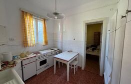 Casă spațioasă cu 6 camere, teren 700 mp, garaj și terasă