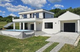 Casă nouă, independentă energetic, in stil mediteranean în mijlocul naturii