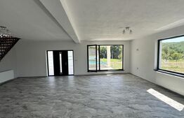 Casă nouă, independentă energetic, in stil mediteranean în mijlocul naturii