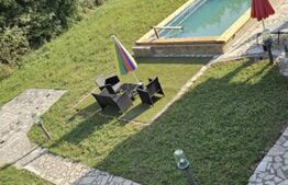 CASA INDEPENDENTĂ ENERGETIC , cu piscină interioară și exterioară 