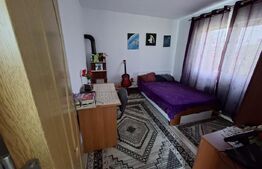 Două case, 160 mp, garaj, 1.370 mp de teren, zona Lesnic