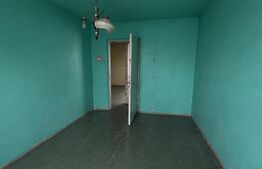 Apartament cu 3 camere si balcon, 50 mp. gata de renovat pe stilul propriu.