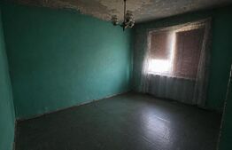 Apartament cu 3 camere si balcon, 50 mp. gata de renovat pe stilul propriu.
