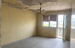 Apartament cu 3 camere si balcon, 50 mp. gata de renovat pe stilul propriu.