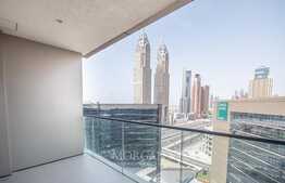 2 Bedroom Apartment / Dubai Skyline View