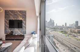 2 Bedroom Apartment / Dubai Skyline View