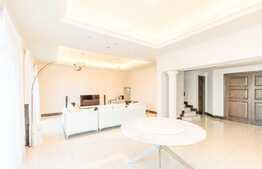 Modern Penthouse, Next to Mall, Large terace