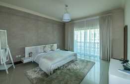 Modern Penthouse, Next to Mall, Large terace