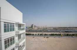 Low floor / Spacious / excellent location