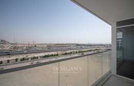 Low floor / Spacious / excellent location