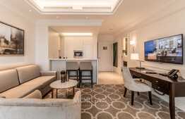 STUNNING STUDIO , TOP FLOOR - VACANT