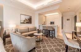 STUNNING STUDIO , TOP FLOOR - VACANT