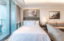 STUNNING STUDIO , TOP FLOOR - VACANT