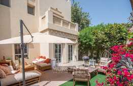 Amazing Villa, Corner Plot, Vacant Soon