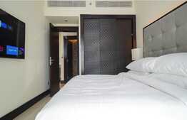 Full Burj Khalifa and Fountain view l Study room