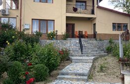Casa individuala cu etaj si terasa, garaj si curte 