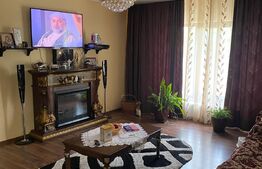 Casa individuala cu etaj si terasa, garaj si curte 
