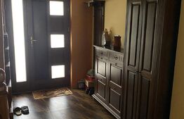 Casa individuala cu etaj si terasa, garaj si curte 