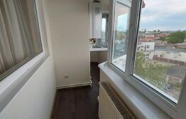 Apartament 3 camere decomandat, suprafata 72 mp, zona Port