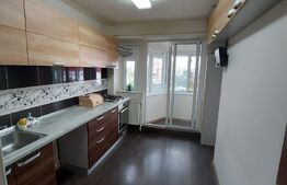 Apartament 3 camere decomandat, suprafata 72 mp, zona Port