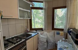 Apartament 3 camere, decomandat, etaj 2/4, 64.70 mp, zona Piata Centrala 