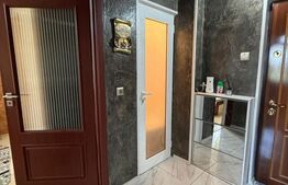Apartament 3 camere, semidecomandat, 59 mp, stradal, zona Micro 17