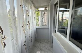 Apartament 3 camere, semidecomandat, 59 mp, stradal, zona Micro 17