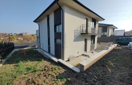 Casa cu 4 camere, 110 mp utili, teren cu 388 mp, Valea Adanca