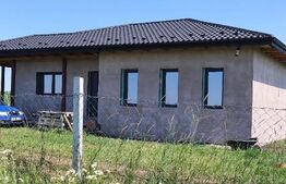Casa cu 3 camere, 80mp utili + teren de 2000 mp, Miroslava