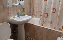 Apartament cu 3 camere, 65 mp, etaj intermediar, Podul de Piatra