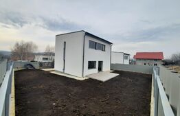 Casa 4 camere, 3 bai, canalizare, teren 450 mp, Barnova