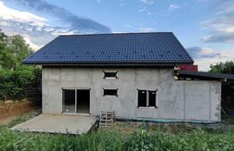 Casa la rosu 5 camere, 180 mp, Bucium