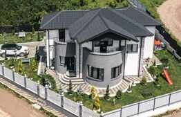 Casa 4 camere, 321 mp, Central