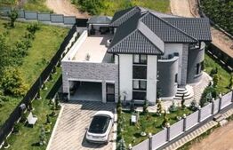 Casa 4 camere, 321 mp, Central