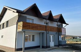 Cladire stil irlandez,300 mp utili, Letcani, la strada