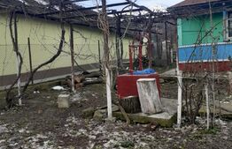 Casa batraneasca 100mp, teren 700mp, Costuleni