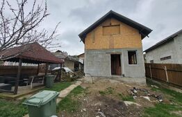 Casa la rosu, 105 mp, 500 mp de teren,Tomesti