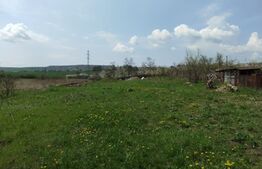 Teren intravilan 1500 mp, cu demisol, Grajduri