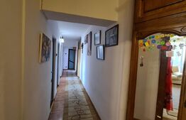 Apartament de 3 camere, decomandat, 2 bai, etaj intermediar, zona Gara